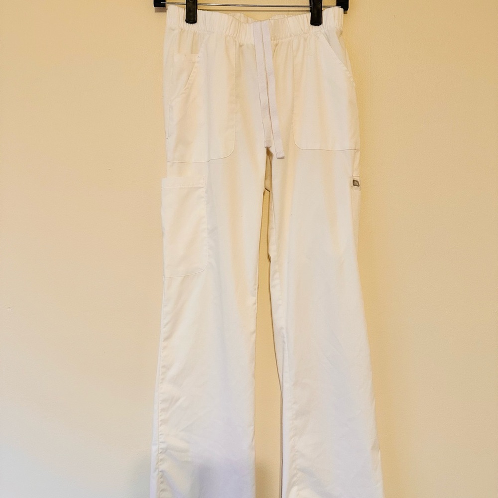 Women’s IRG White scrub pants size XS.